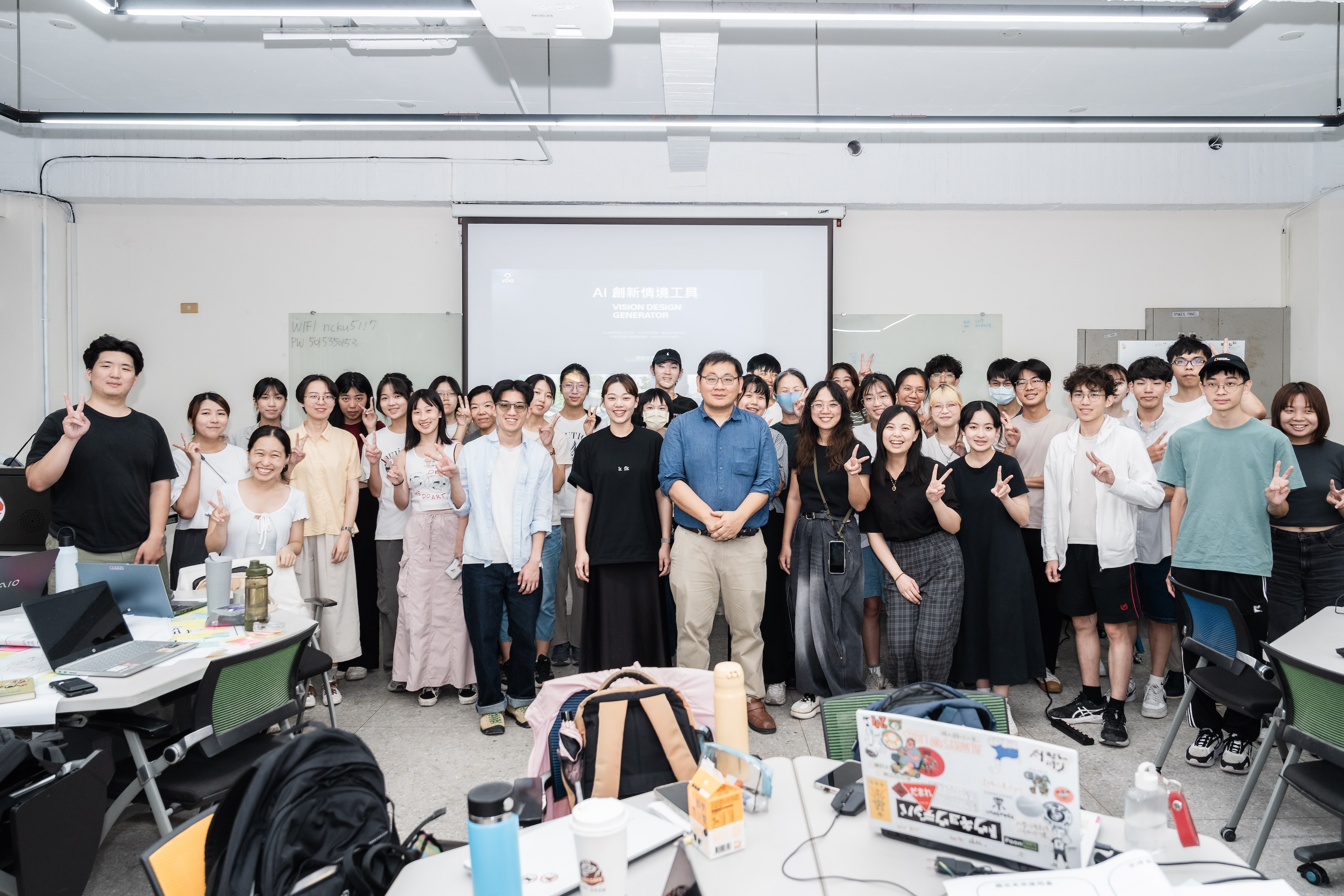 AI 創新情境生成工具工作坊學員合影